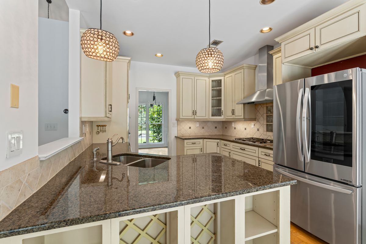 Building Photo - 1249 McLendon Dr