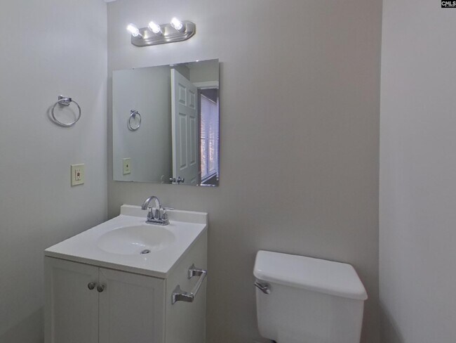 Building Photo - 201 Raintree Dr