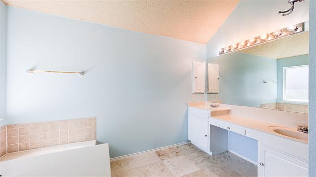 Building Photo - 4950 Autumn Hill