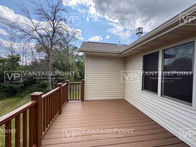 Building Photo - 2250 Daly Dr