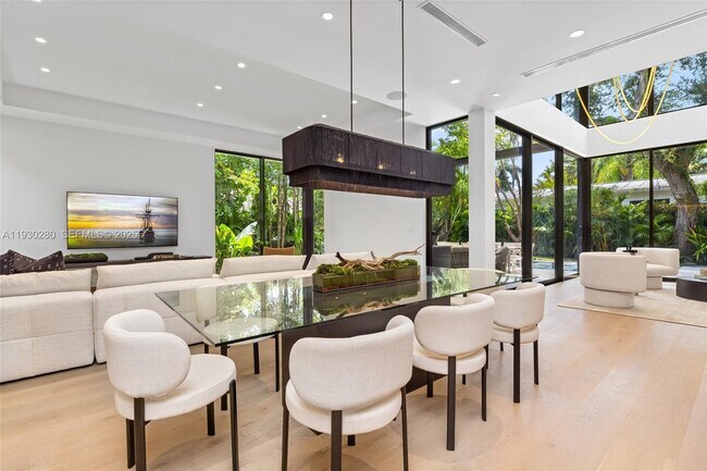 Building Photo - 4024 Bonita Ave