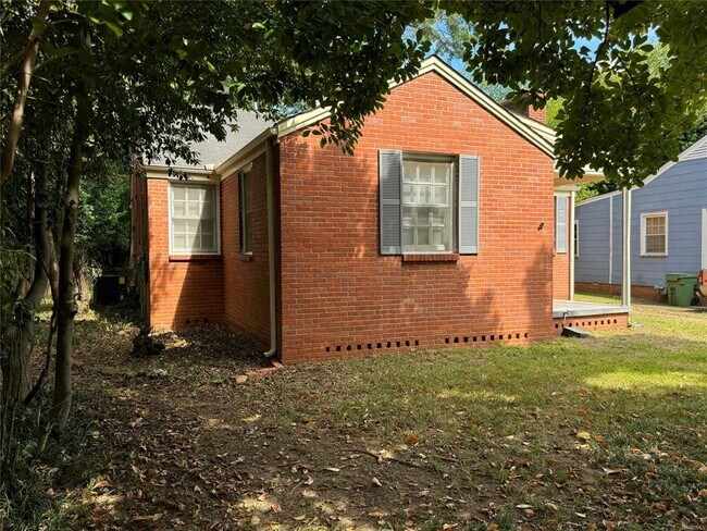 Building Photo - 19 Bradley Dr