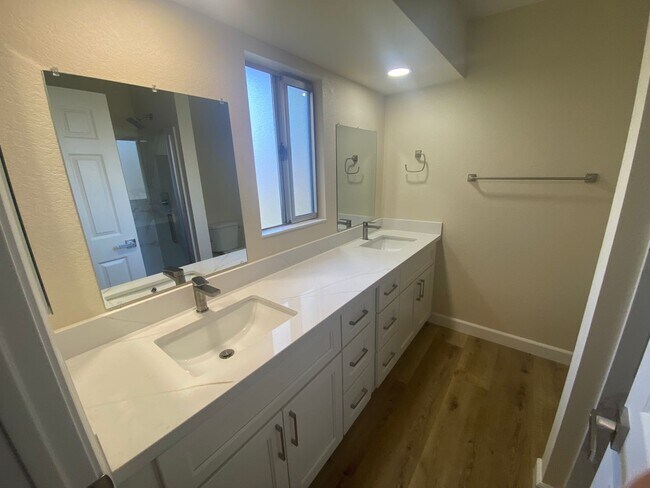 Building Photo - Fully Renovated Single Story Vacaville Home