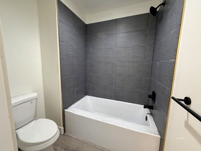 Building Photo - 1204 S Central Ave