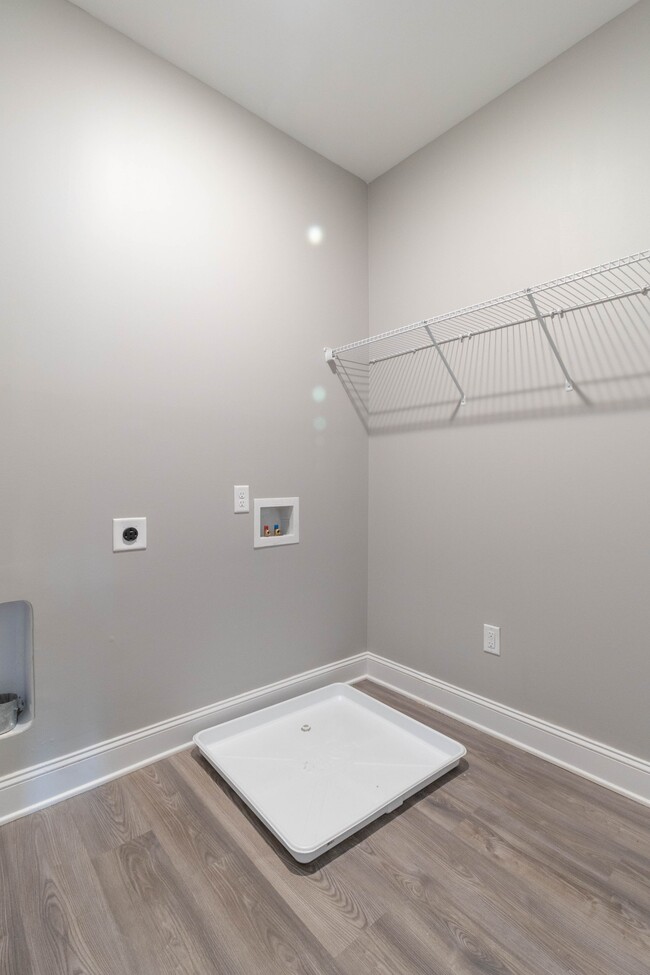 Building Photo - 4839 Lake Ln