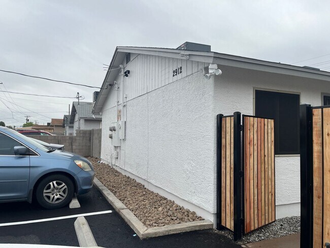 Building Photo - 2912 E Roeser Rd