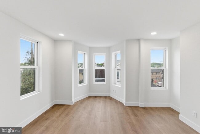 Building Photo - 213 Hermitage St