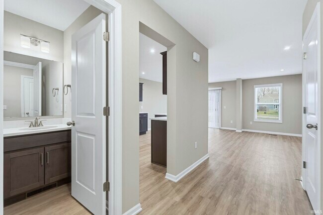 Building Photo - 1609 Anconia Cv