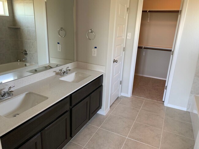 Building Photo - 3 BR/2 BA - 1554 SF Home in LAGO VISTA!!!