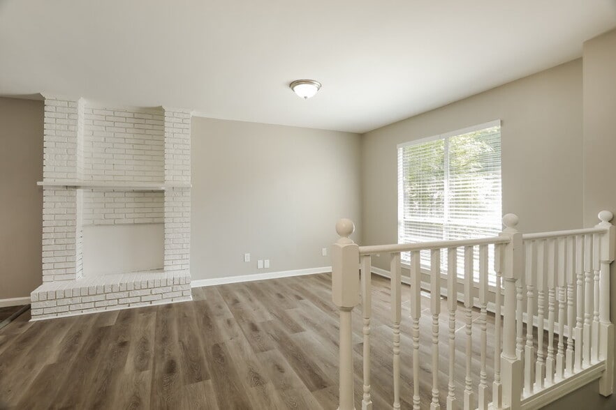 Building Photo - 232 Glenvalley Ln NW