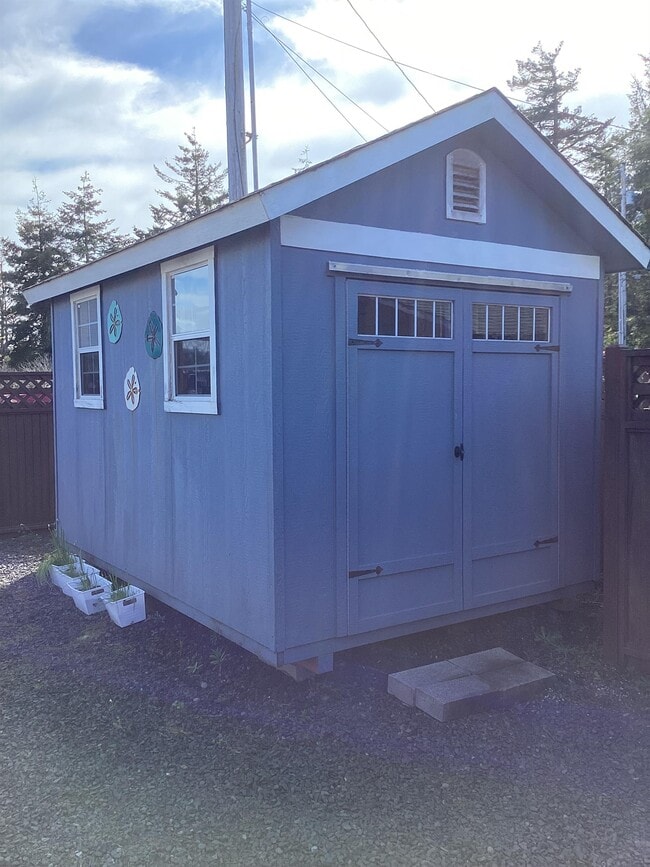 Building Photo - 250 SW 30th St