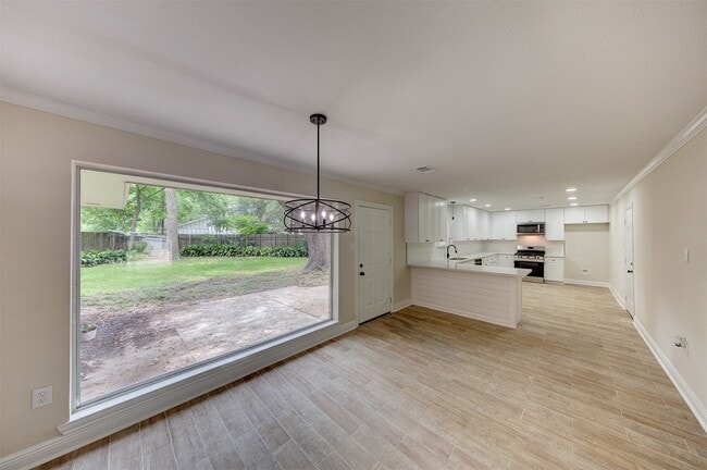 Building Photo - 8826 Robindell Dr