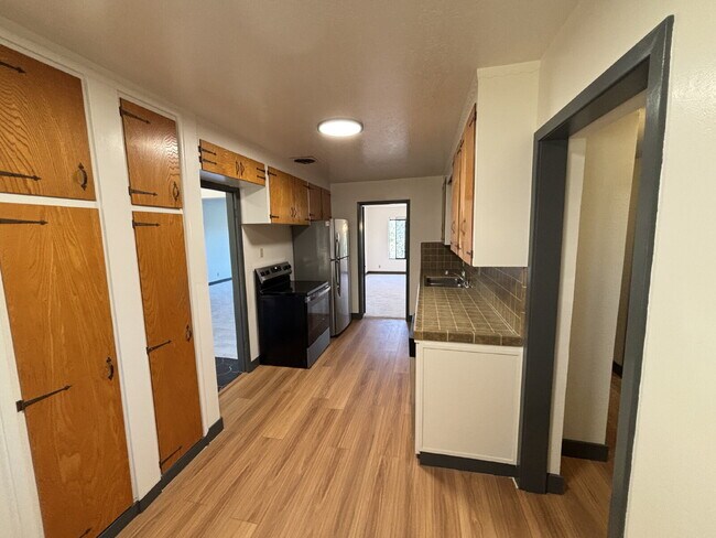 Building Photo - "Charming Lafayette Retreat: 3-Bedroom Hom...