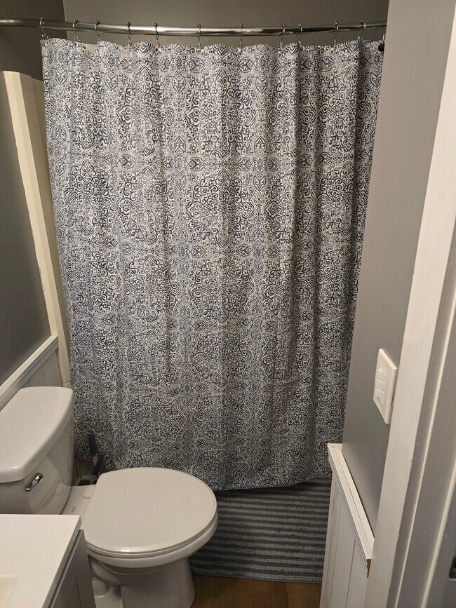 Building Photo - Bank Street