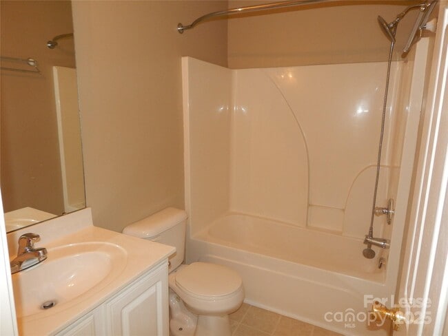 Building Photo - 307 Alabarda Ln