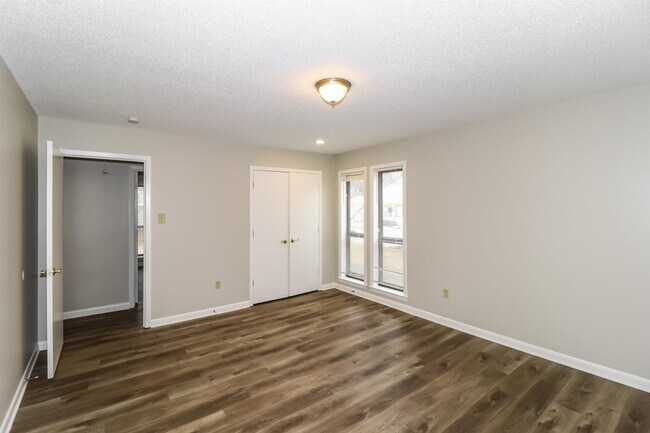 Building Photo - 1350 Brookside Dr