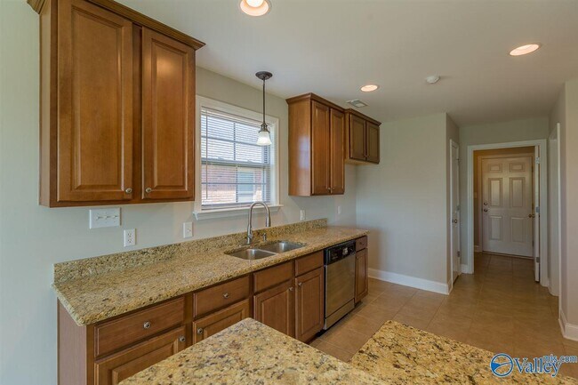 Building Photo - 6812 Wintercrest Way SE