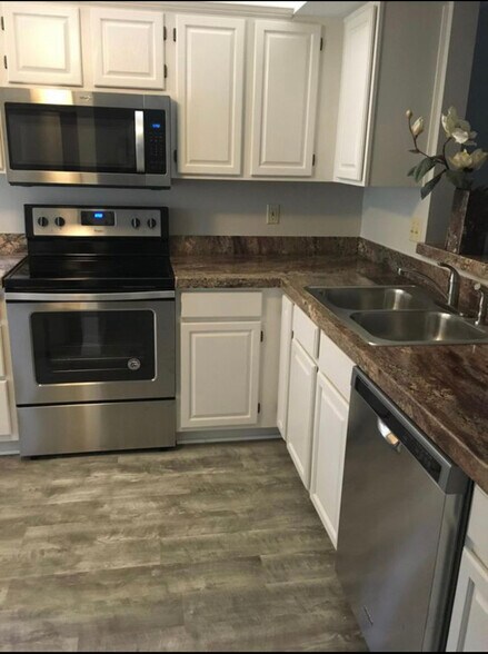 Stainless appliances - 1334 Augusta National Blvd