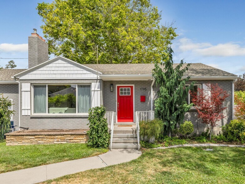 Building Photo - 1795 Gundersen Ln S