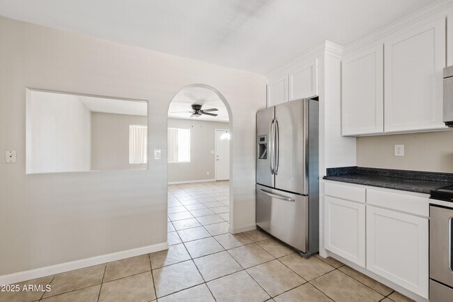 Building Photo - 10535 E Boulder Dr