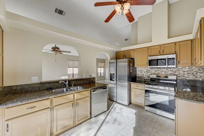 Building Photo - 3 bedroom single story in Henderson!