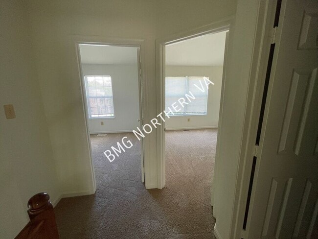 Building Photo - 865 Tall Oaks Square