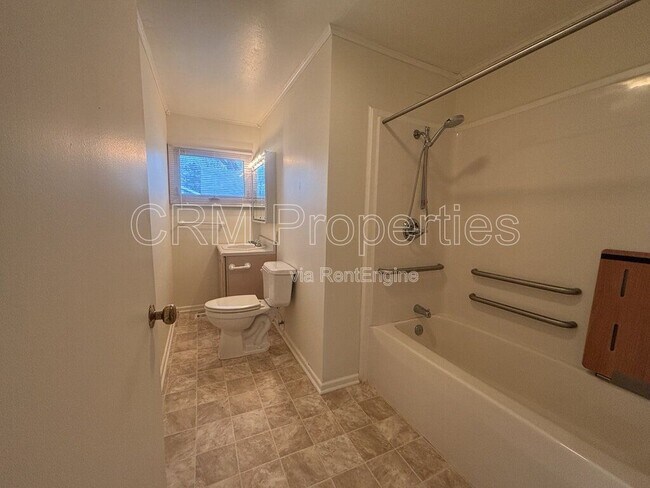 Building Photo - 202 Lody Ln