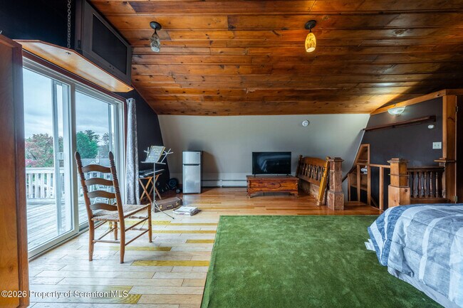 Building Photo - 120 Evergreen Ln