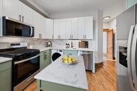 Building Photo - Renovated 1 bed + den in Logan Square - Now Leasing!