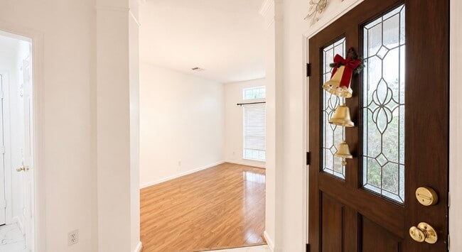 Building Photo - 423 Blossomwood Dr