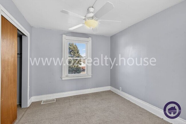 Building Photo - 837 Lorain St