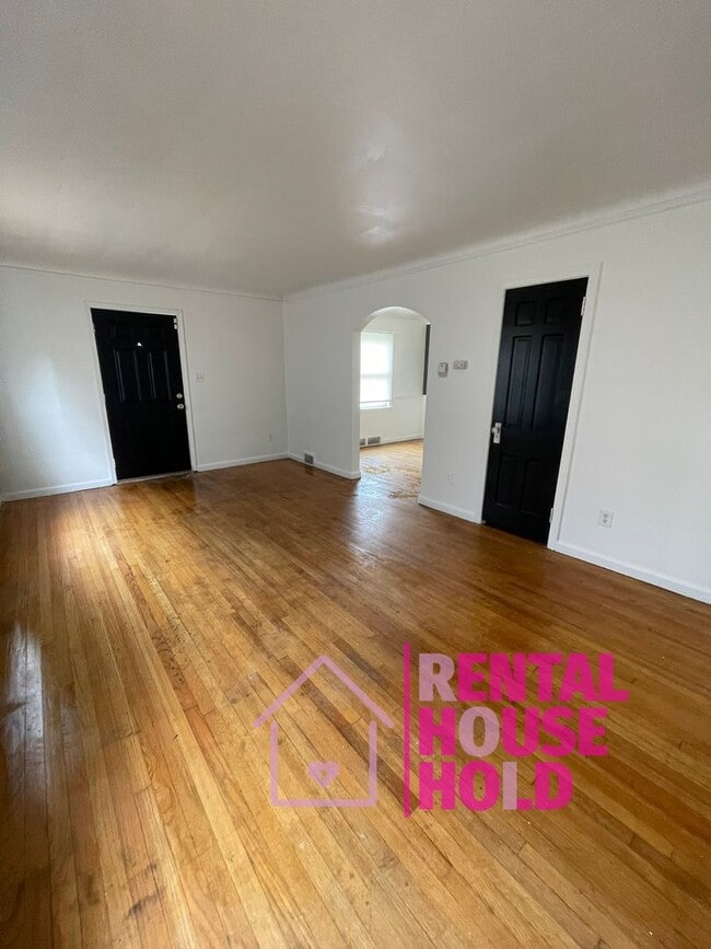 Primary Photo - ~ 3 BEDROOM | 1 BATH | FREE PRE SCREEN