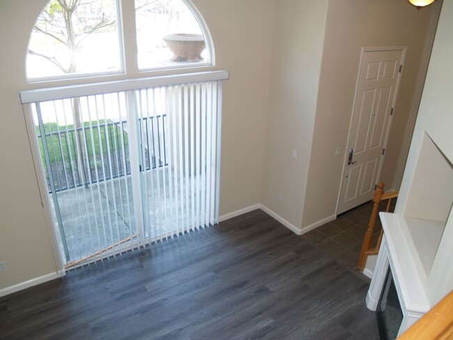 Building Photo - Private Street Entrance! Attached Garage! ...