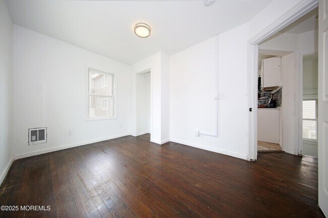 Building Photo - 48 Barberie Ave