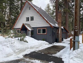 Building Photo - Lovely 3 Bedroom Home with Upgrades Throug...