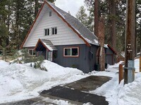 Building Photo - Lovely 3 Bedroom Home with Upgrades Throug...