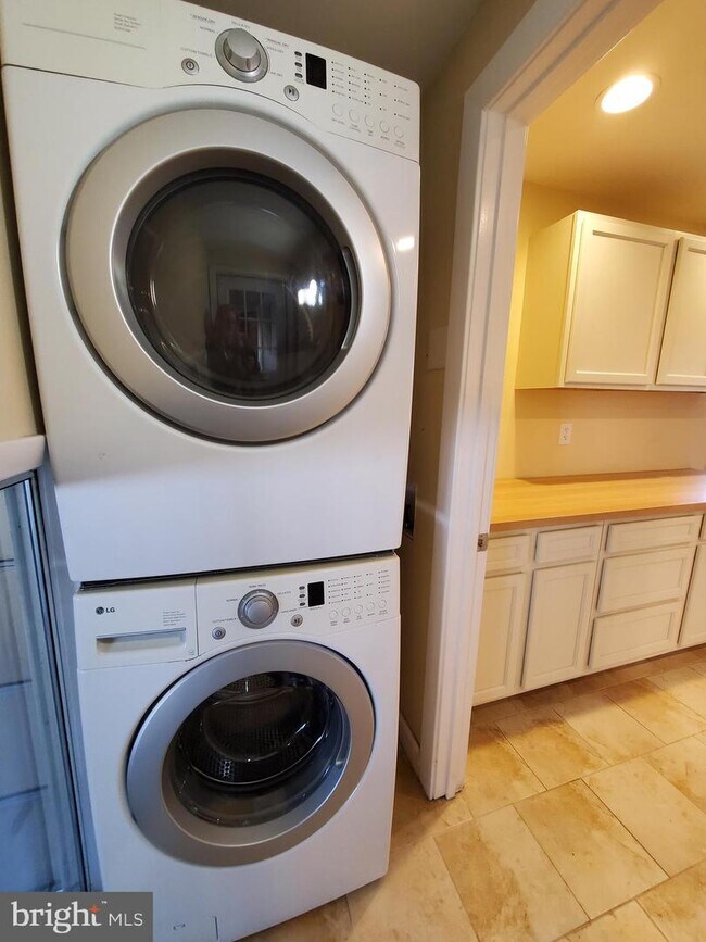 Building Photo - 540 Londontown Rd