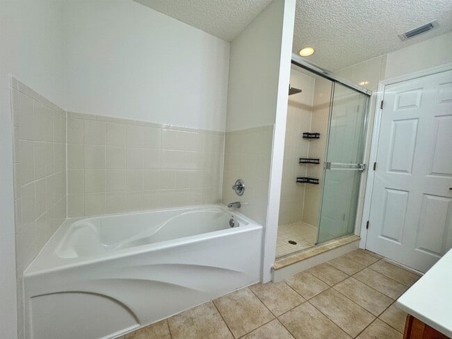 Building Photo - 932 Delcie Dr