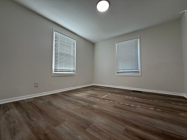 Building Photo - Remodeled 3BD/ 2Bath