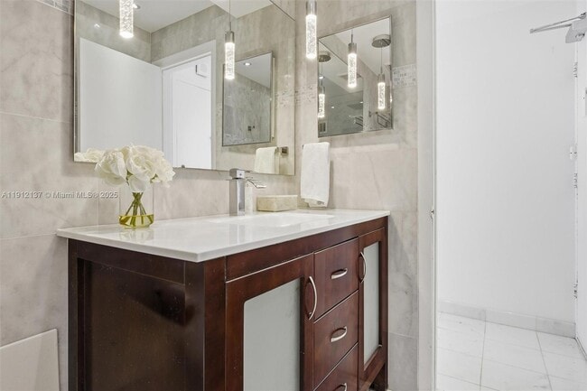 Building Photo - 401 Ocean Dr