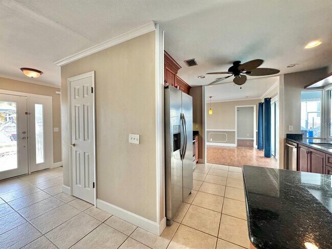 Building Photo - 6316 Lake Sunrise Dr