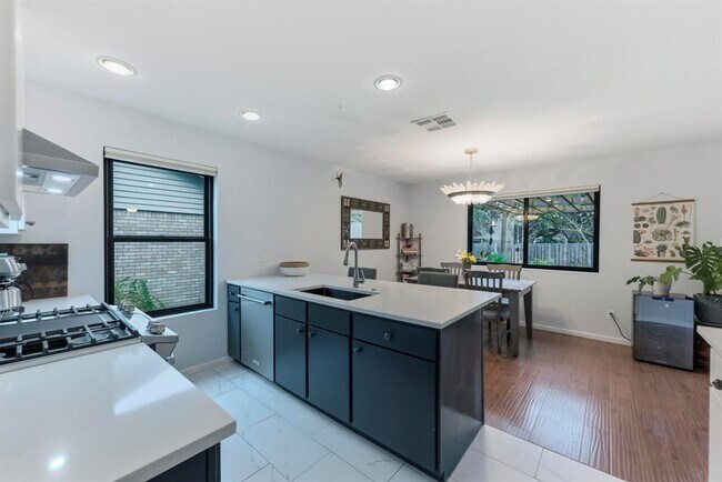 Building Photo - 6609 Lancret Hill Dr