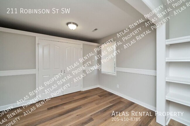 Building Photo - 211 Robinson St SW
