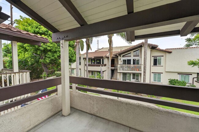 Building Photo - HUNTINGTON BEACH HOME - 1.5 Miles from the Beach