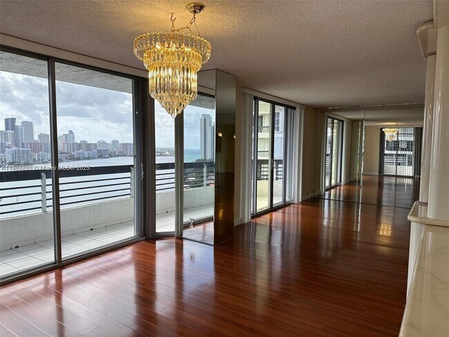 Building Photo - 19101 NE 36th Pl