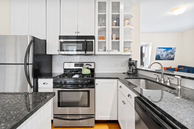 Building Photo - 34 Pine St