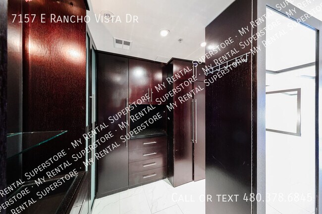 Building Photo - 7157 E Rancho Vista Dr