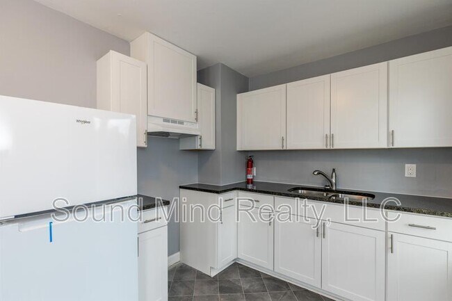 Building Photo - 1729 Dallas St