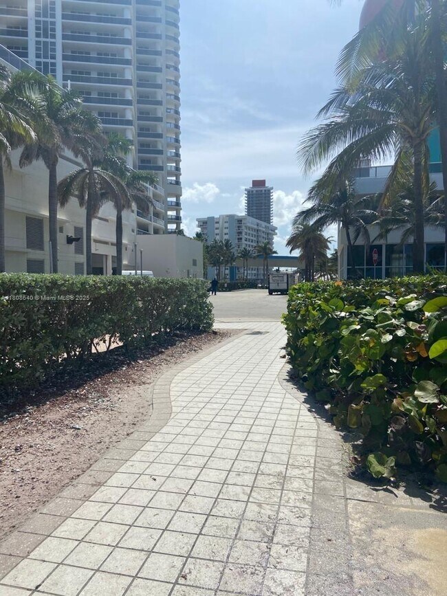 Building Photo - 1801 S Ocean Dr