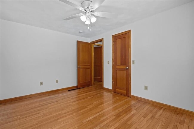 Building Photo - 27 River St